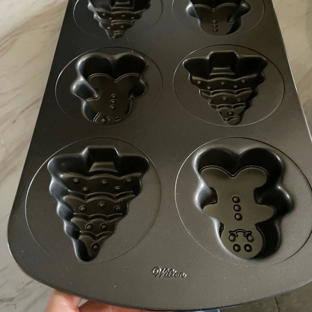 WILTON MINI GINGERBREAD/XMAS TREE CAKE MOLD